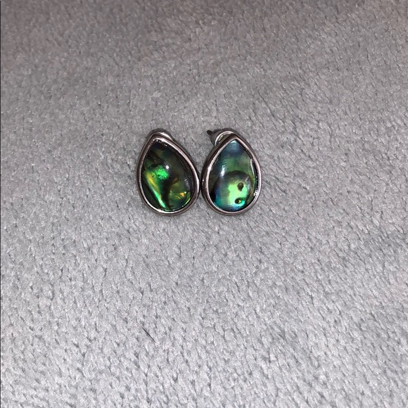 Stud earrings - Picture 1 of 2